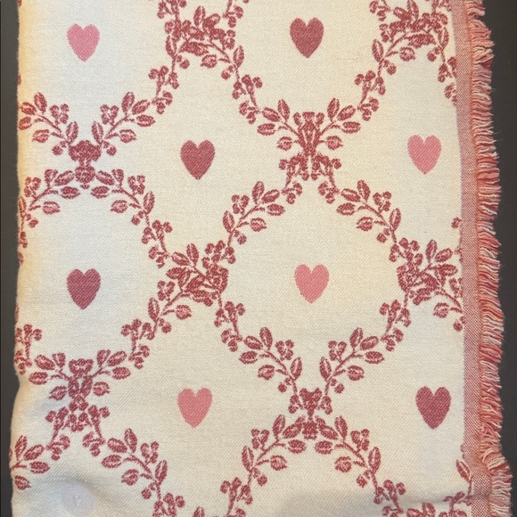 ENVOGUE Hearts & Vine Tapestry Throw With Fringes -Soft & Stylish -50"x 70" - Picture 6 of 9